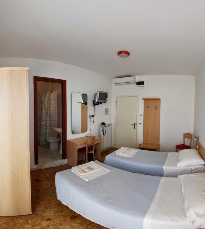 Albergo Anita San Bartolomeo Al Mare Room photo