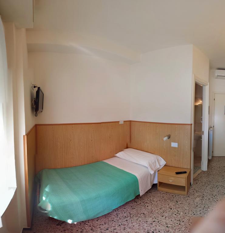 Albergo Anita San Bartolomeo Al Mare Room photo