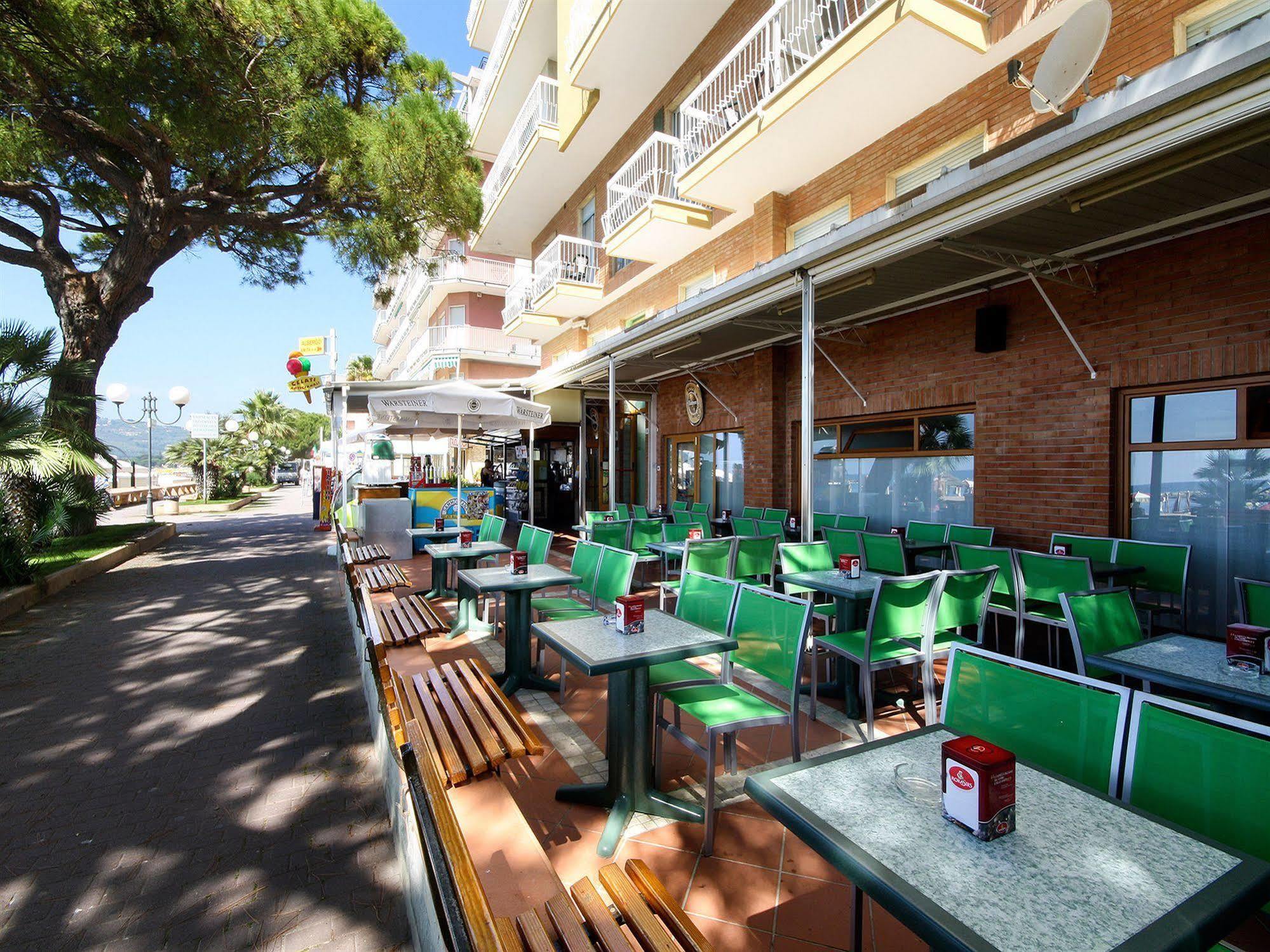 Albergo Anita San Bartolomeo Al Mare Exterior photo